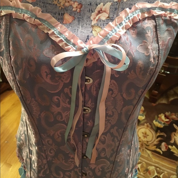 GORGEOUS 😍 Bustier/Corset & Matching Thongs! - Picture 3 of 7