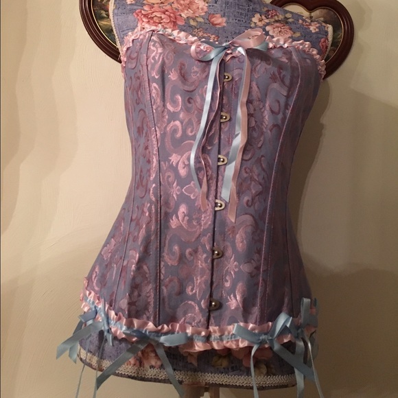 GORGEOUS 😍 Bustier/Corset & Matching Thongs! - Picture 4 of 7