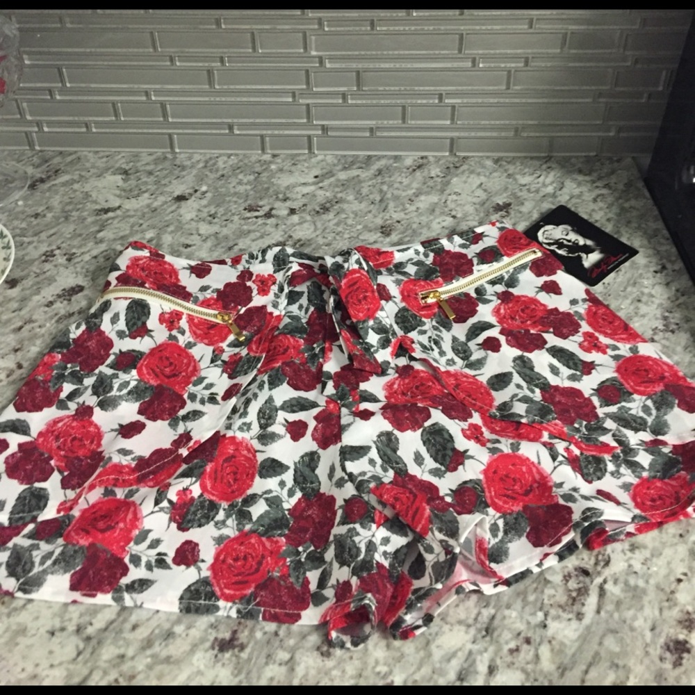 Small skort by Marilyn Monroe 🌹🌹🌹
