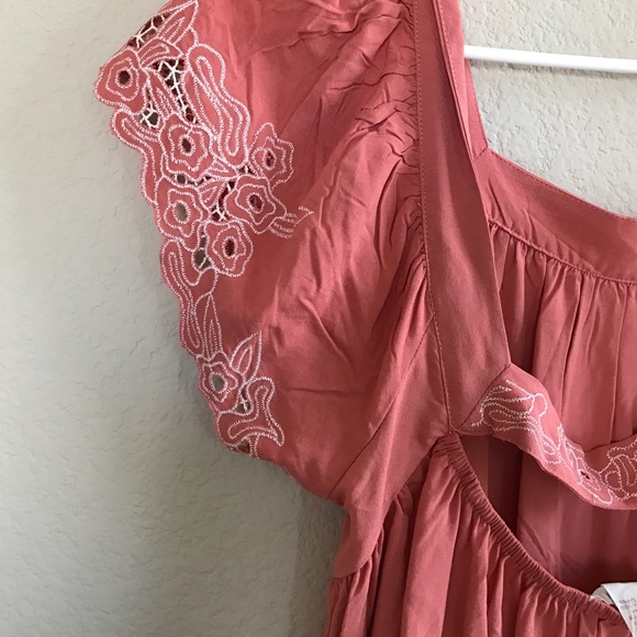 Dress - Picture 3 of 4