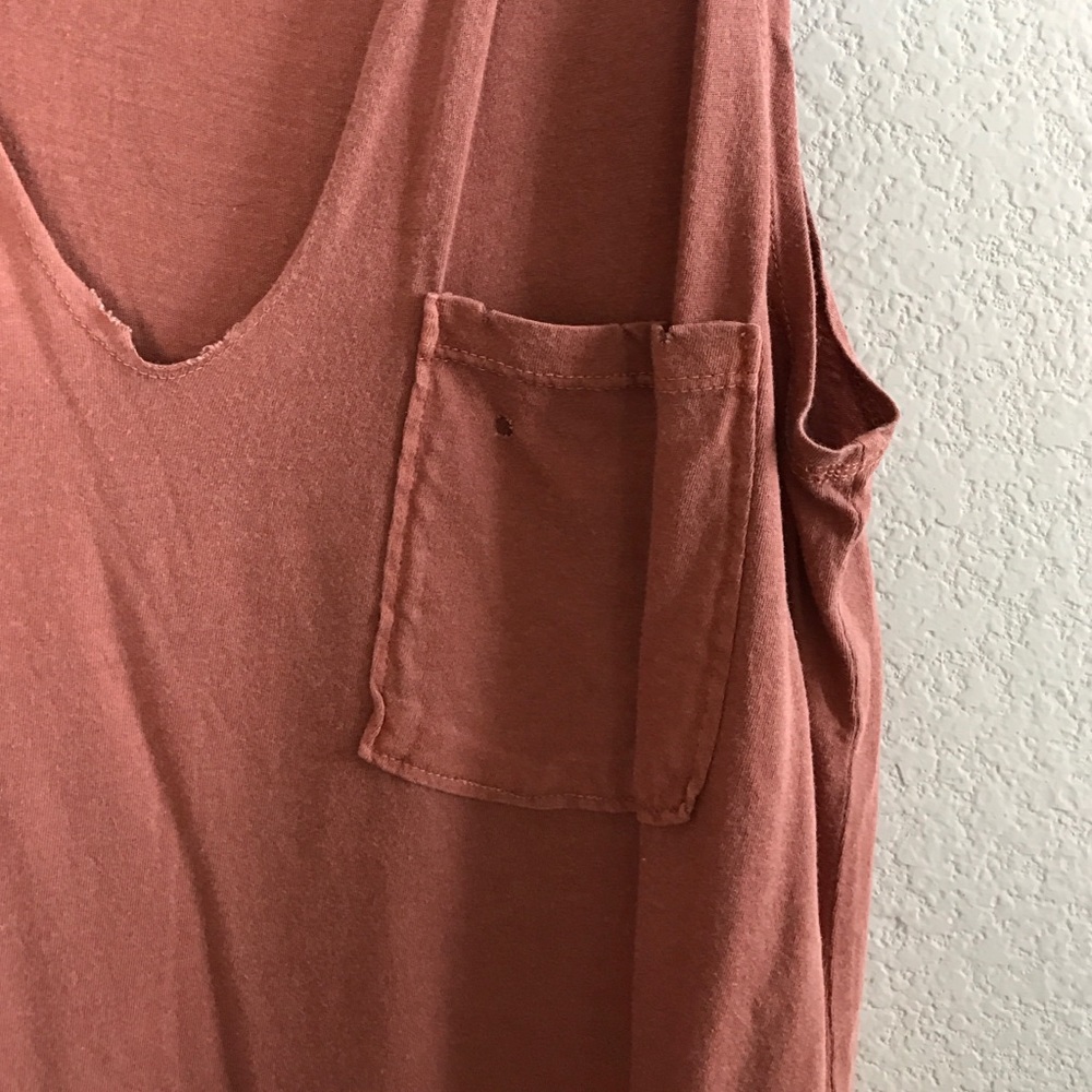 Distressed tanks - Picture 2 of 2