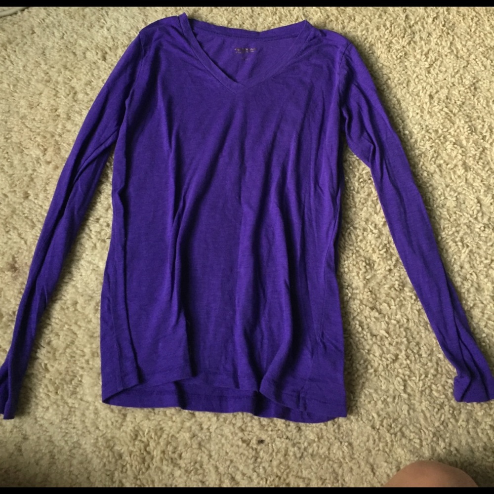 Vneck long sleeve shirt
