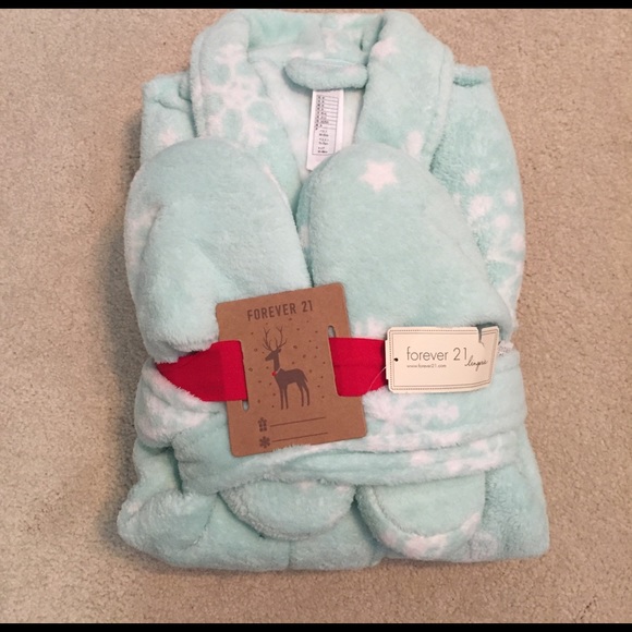 Forever 21 Other - Forever 21 Bathrobe and Slippers