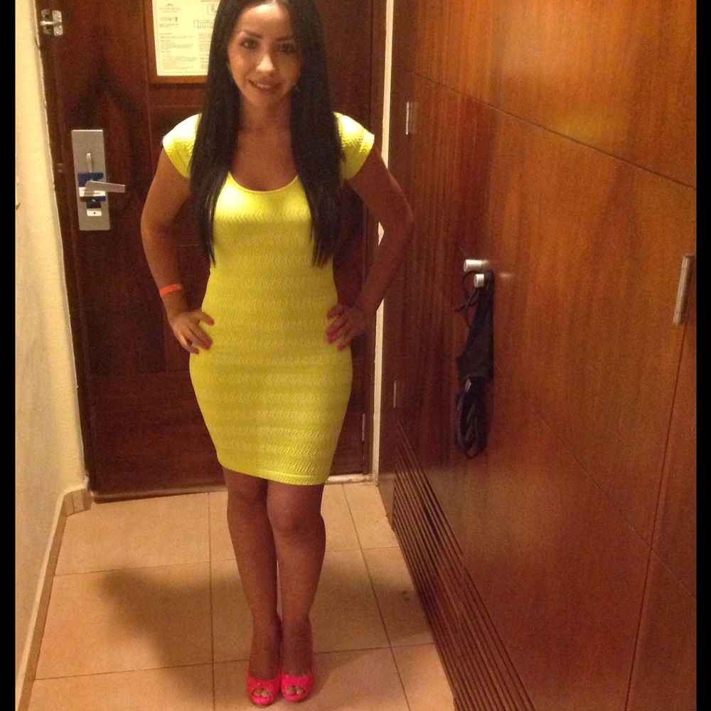 Yellow Power Dress 🎭