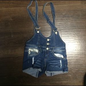 Woman's overall shorts