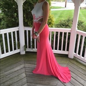 Dave and Johnny size 6 prom dress (coral)