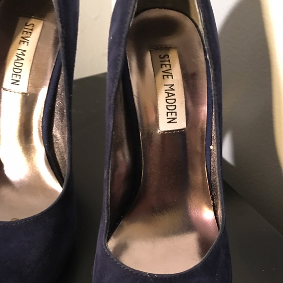 🌼Blue size 7 Steve Madden Suede Heels🌼 - Picture 2 of 4