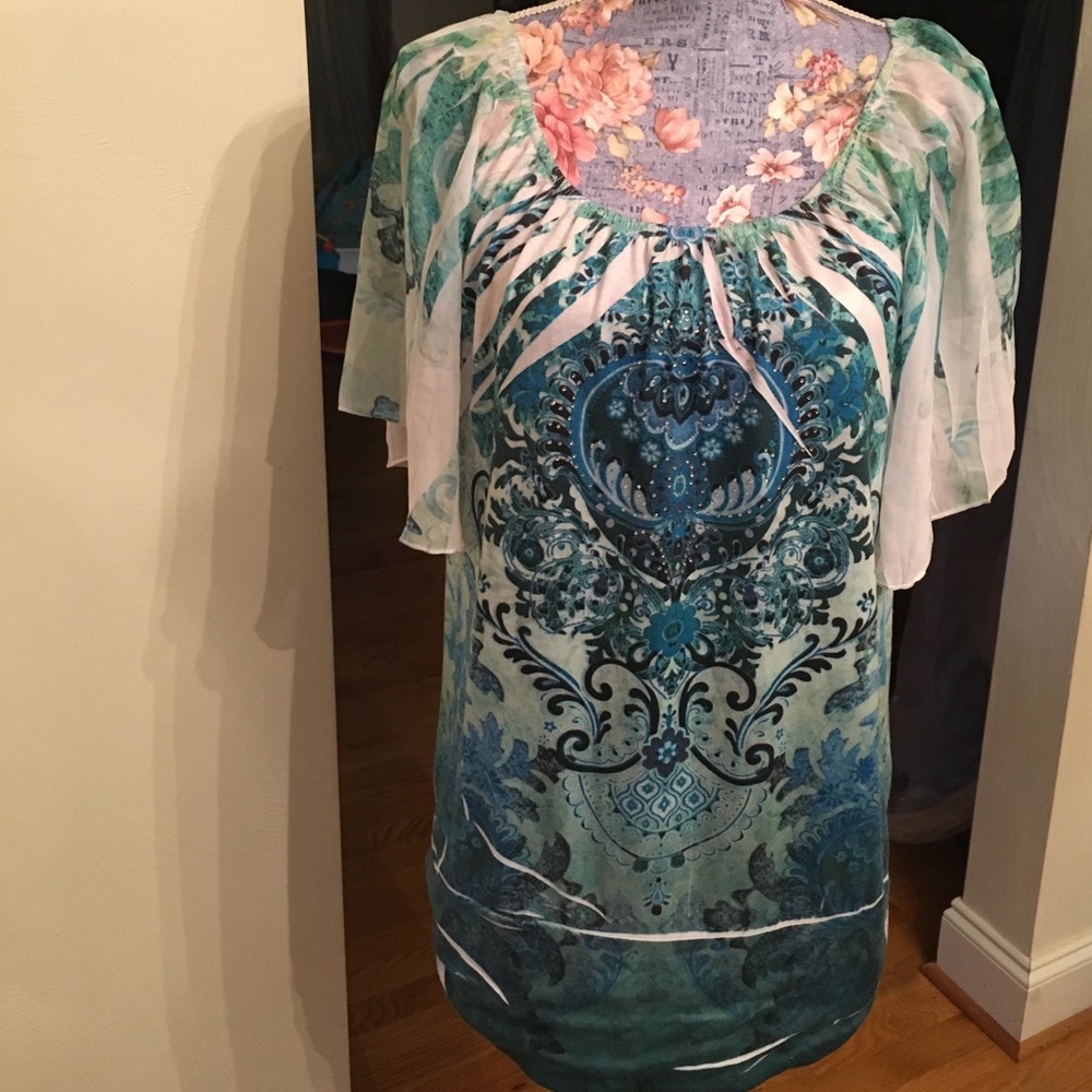Multicolor blouse with sheer sleeves!