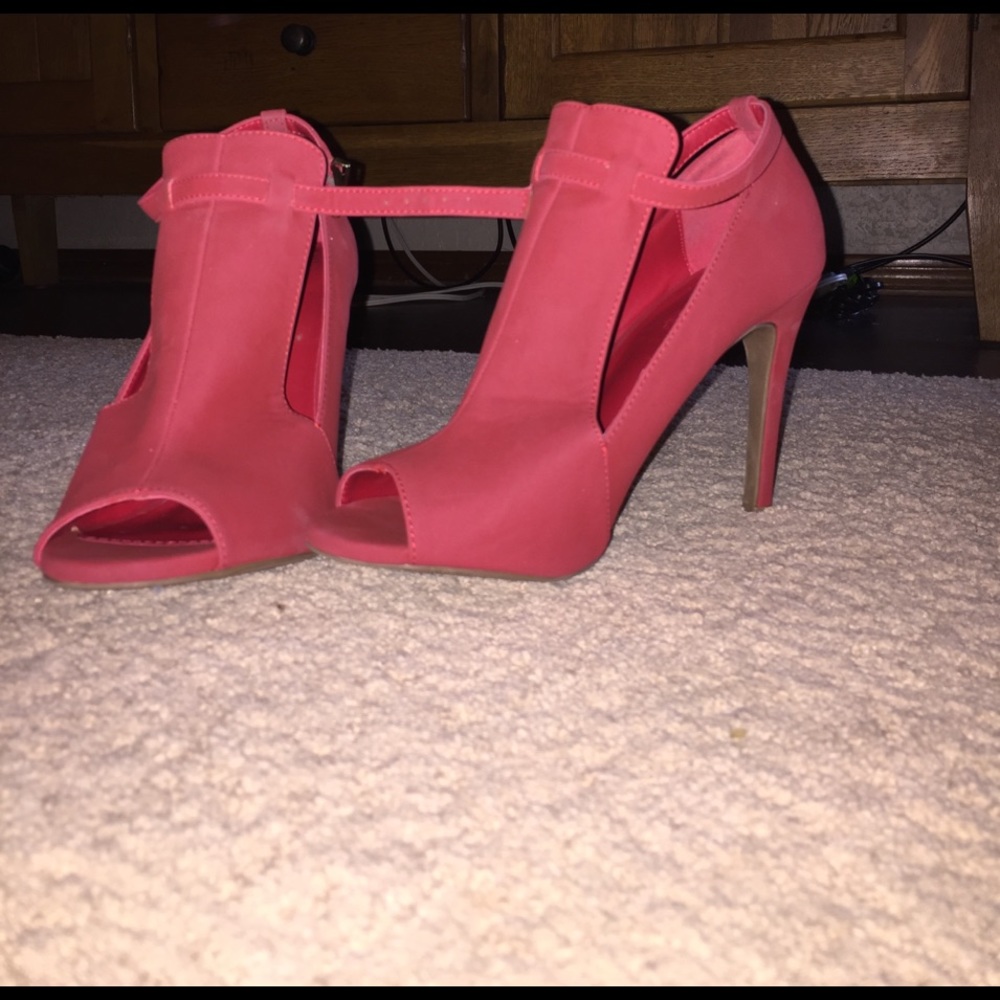Sexy cherry red heels!