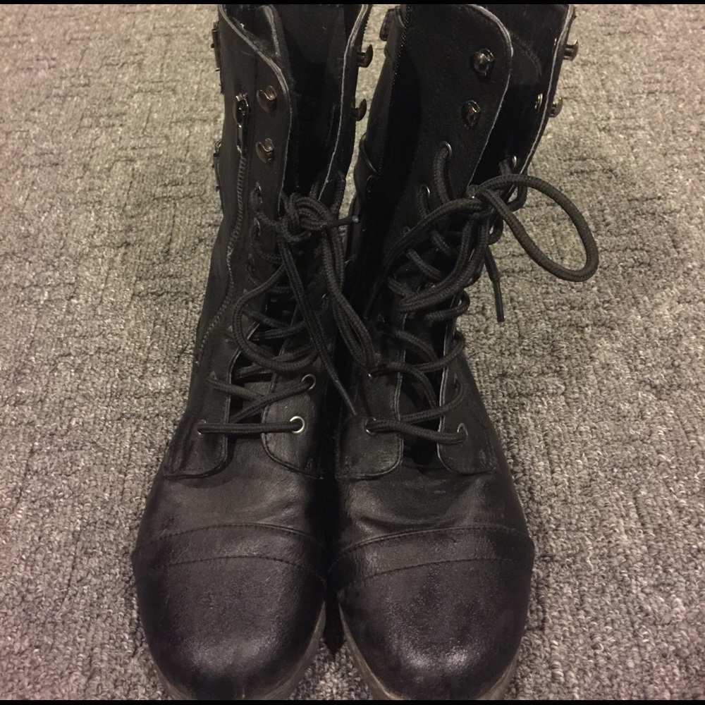 Combat boots