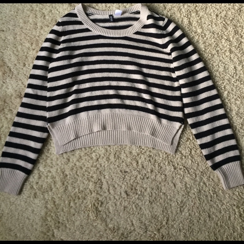 Crop top sweater