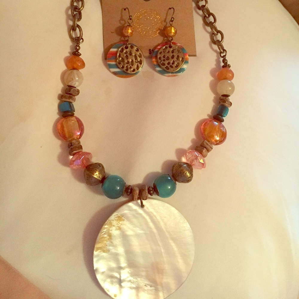 NWT Beautiful matching jewelry set