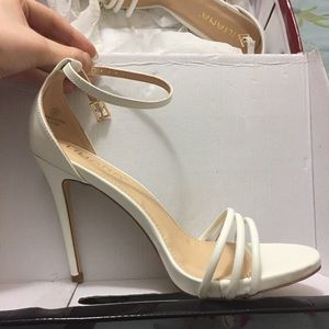 🚨 FINAL PRICE: White Strappy Sandals 🚨