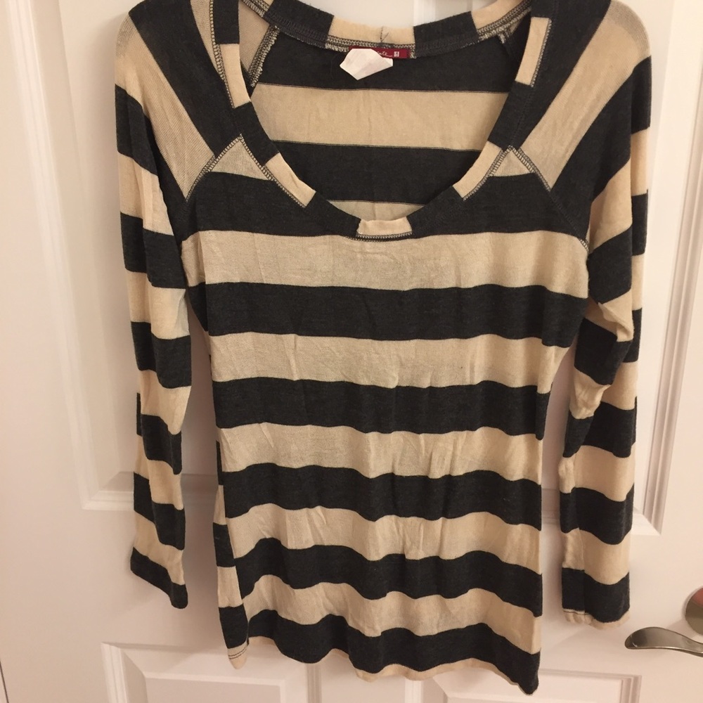 Super soft sweater-material top