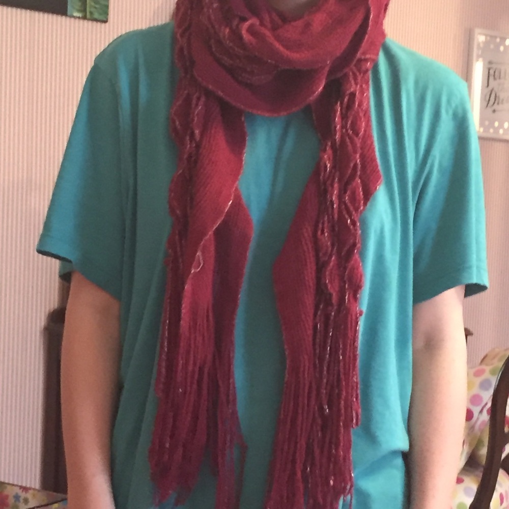 Maroon scarf