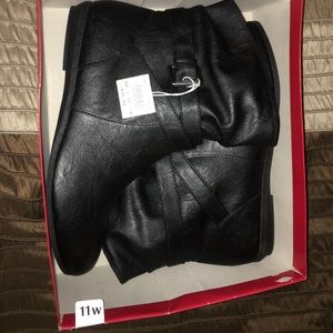 Brand new American Eagle wide width ankle boots