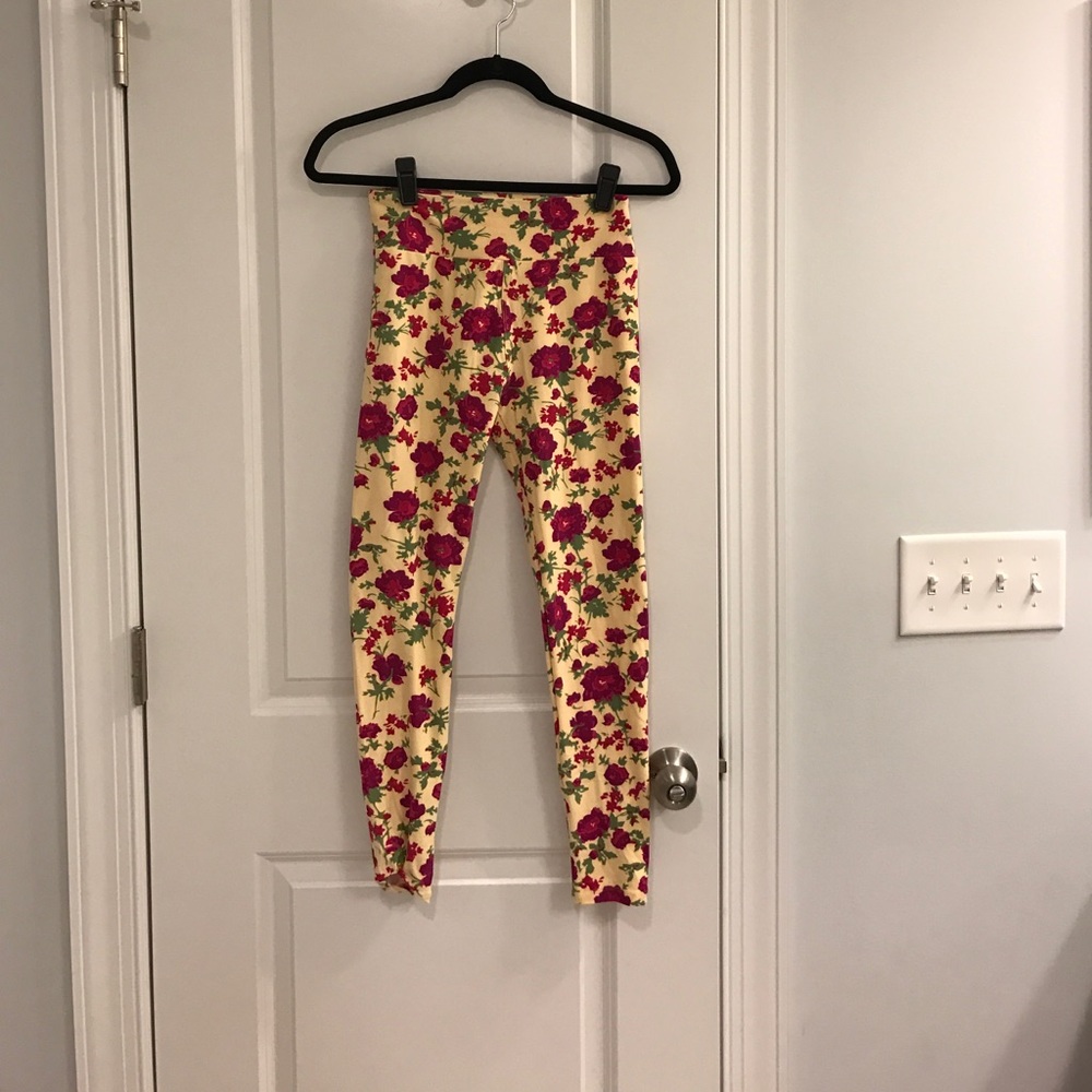 LULAROE red floral leggings!