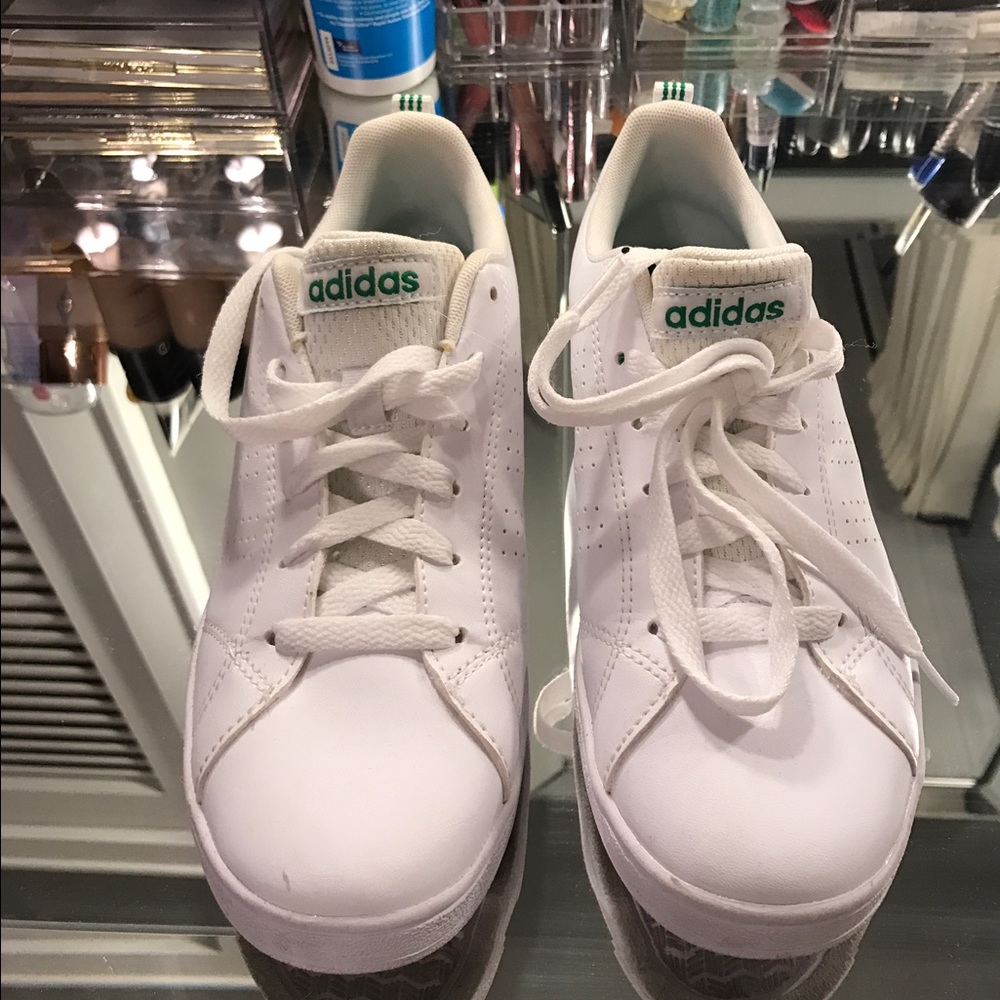 Adidas Neo sneakers in green detail!