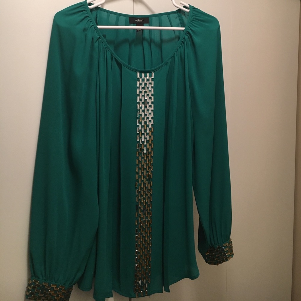 Alfani green sparkly top!