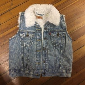 Levi's Denim Vest w Furry Inside