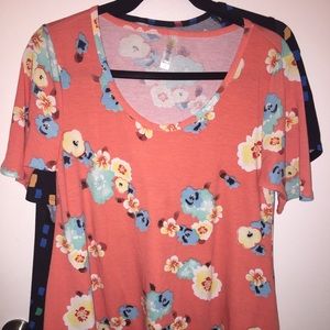 Small Lularoe perfect tee