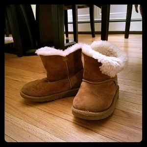 UGG Bailey Button (youth)