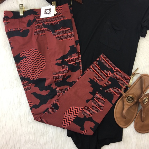 Anne Klein maroon camo trendy cropped pants - Picture 3 of 7