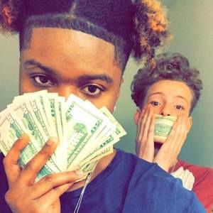 Meet your Posher, Avery