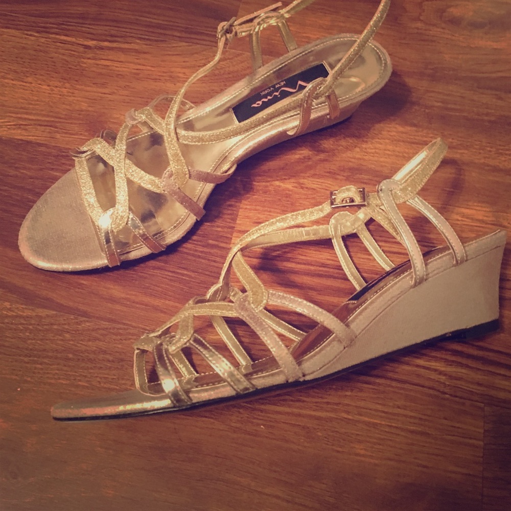 Beautiful sparkling gold Minnie wedges