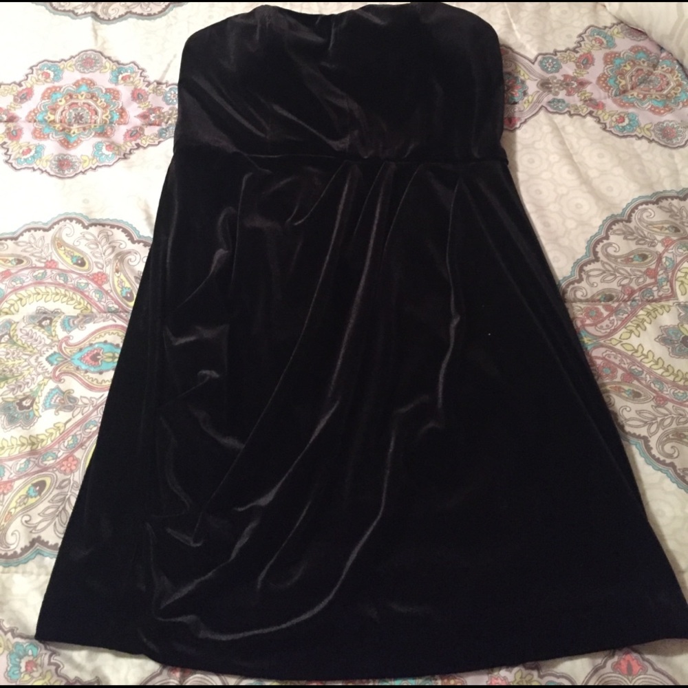 Black velvet party dress