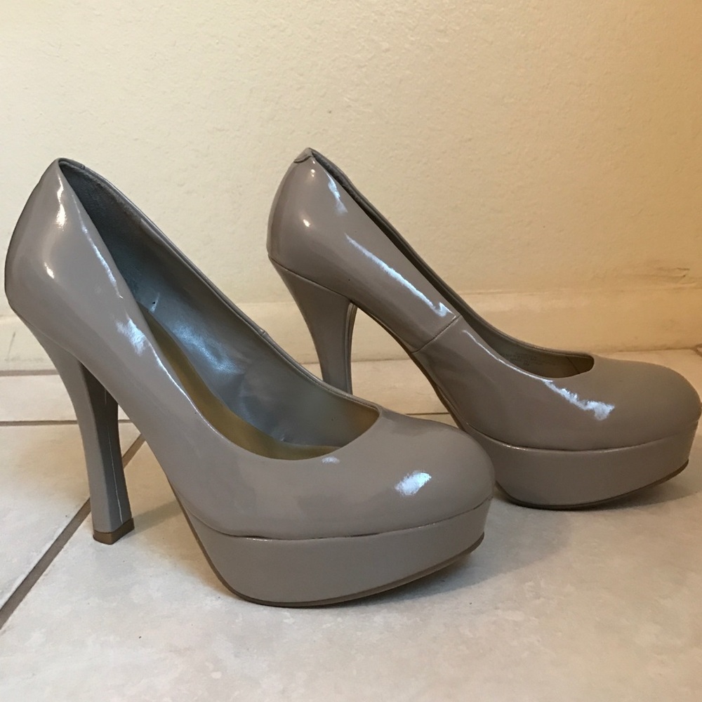 G By Guess Taupe heel size 8