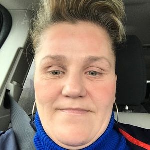 Meet your Posher, Lorie