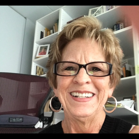 Meet your Posher, Lynn - Picture 2 of 4