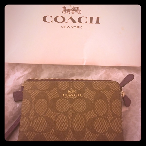 **Price Reduced!** New Coach Wallet / Wristlet - Picture 1 of 4