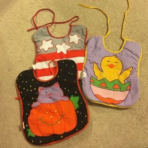 Quilted holiday baby bibs