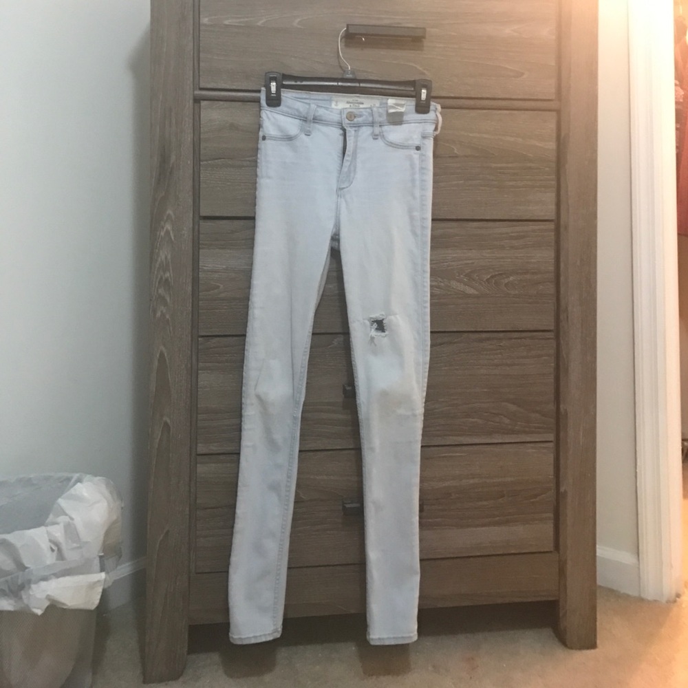 Abercrombie light wash skinny jeggings