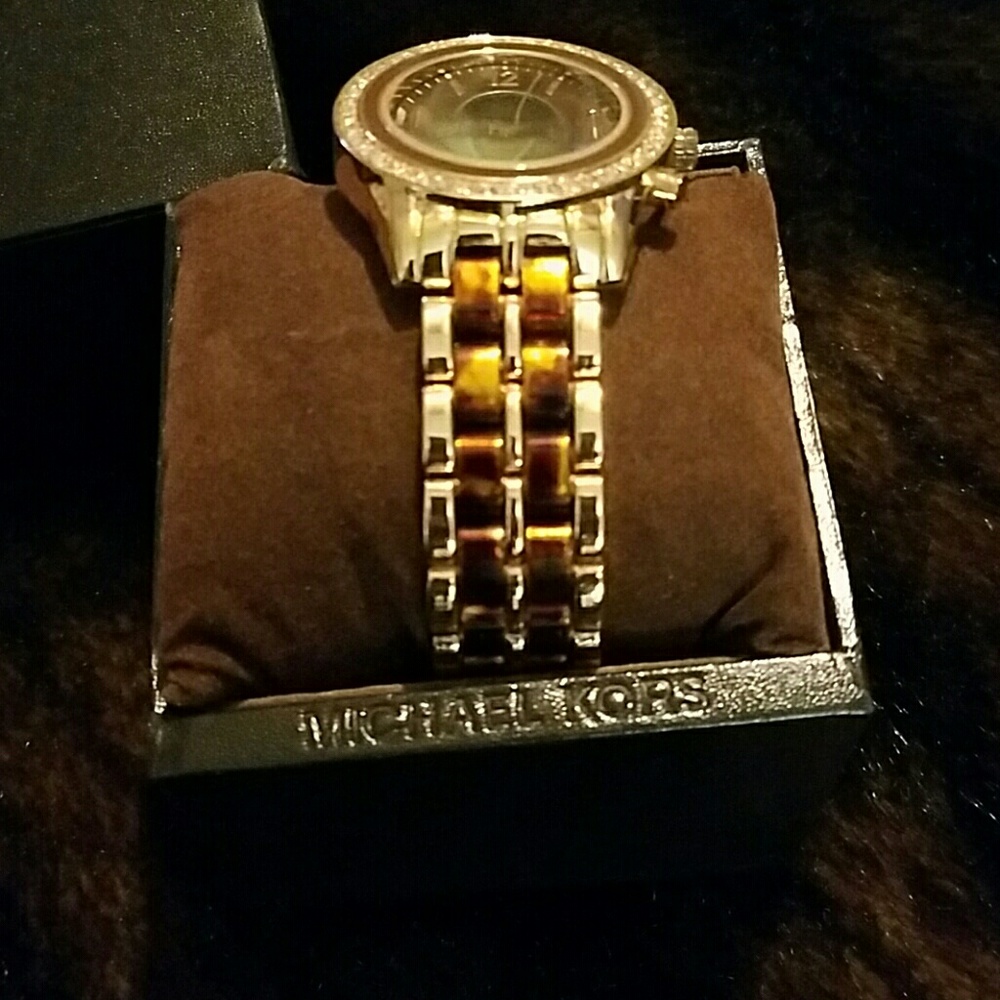 Micheal Kors Watch! - Picture 3 of 4
