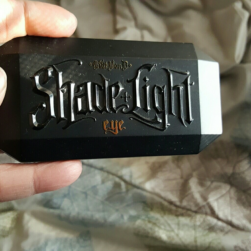 Kat von D shade and light quad in smoke