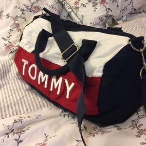 ✨✨Tommy Hilfiger duffel bag✨✨