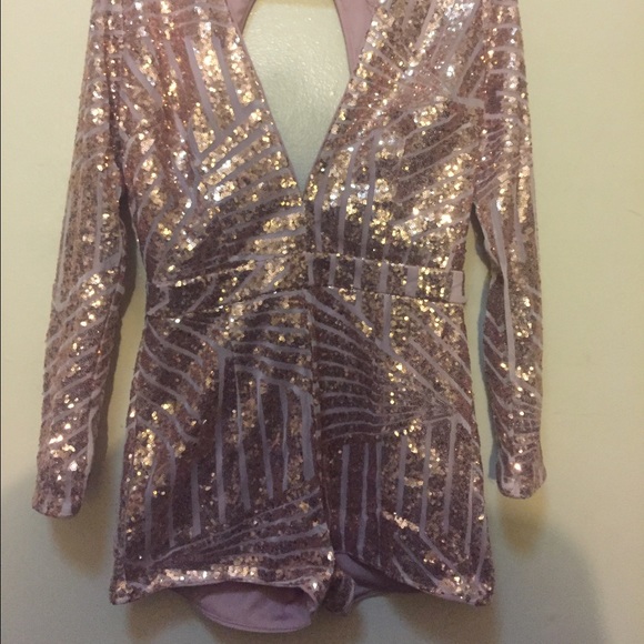 Romper. Wore once - Picture 1 of 2