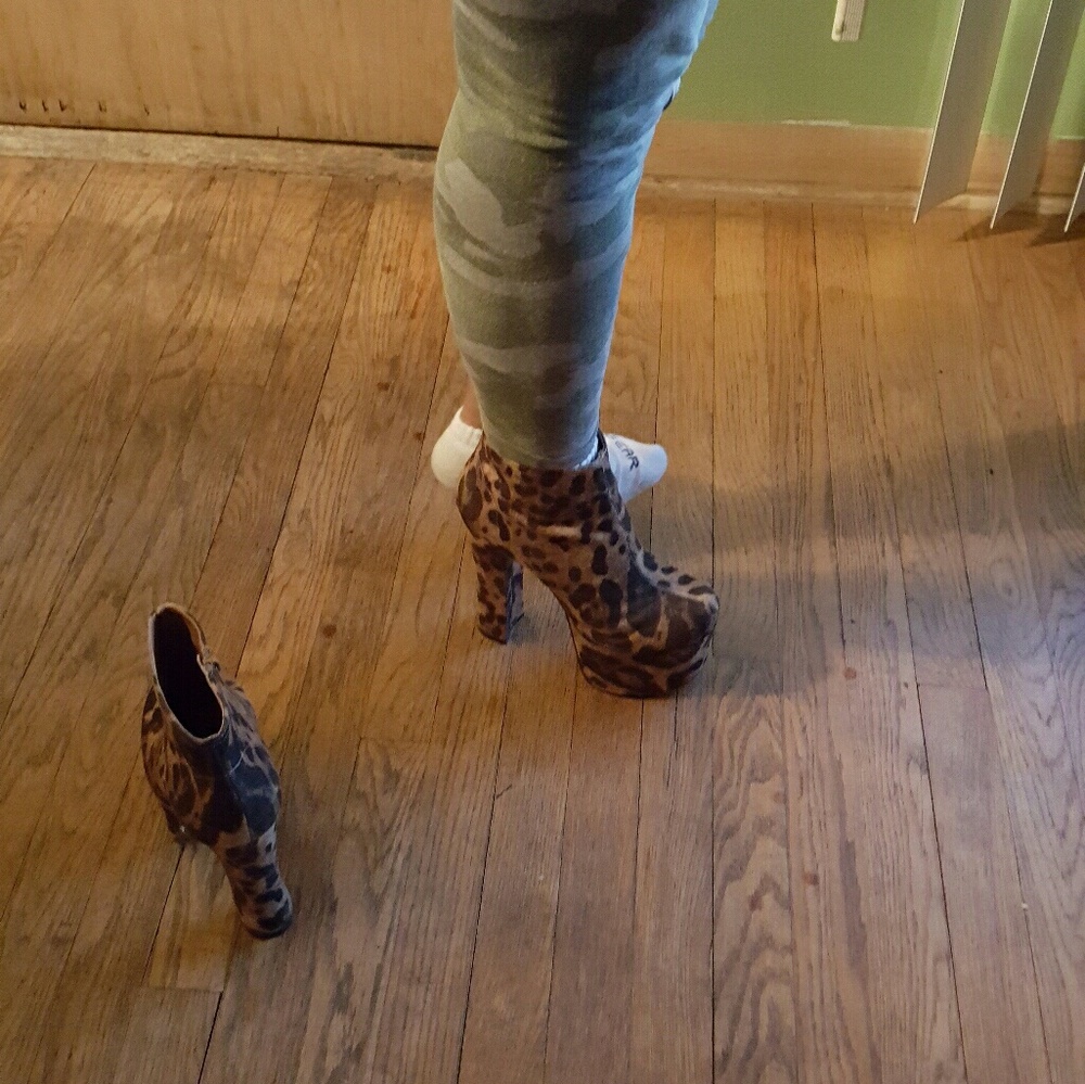 Cheetah print stacks