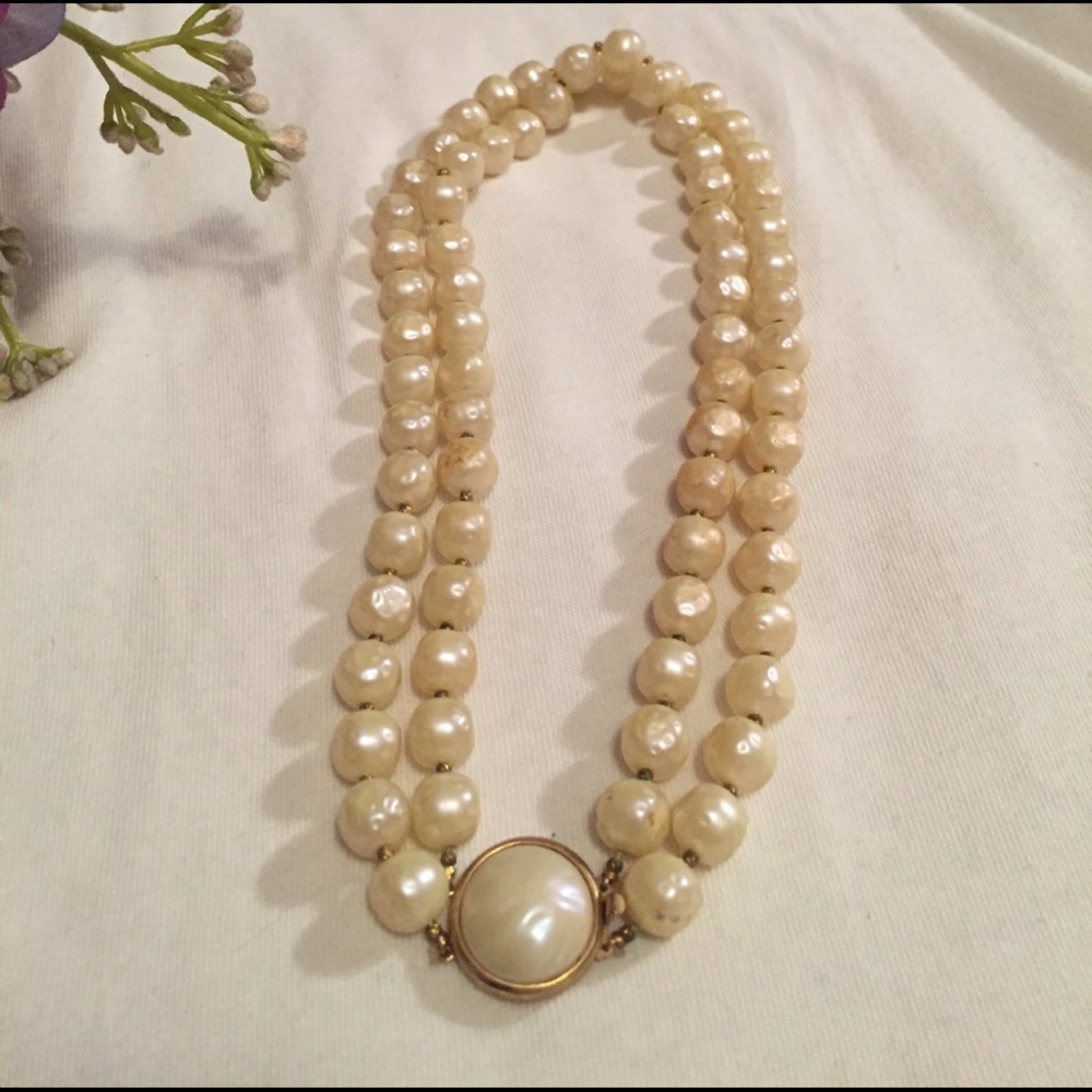Vintage Trifari White beaded choker or necklace