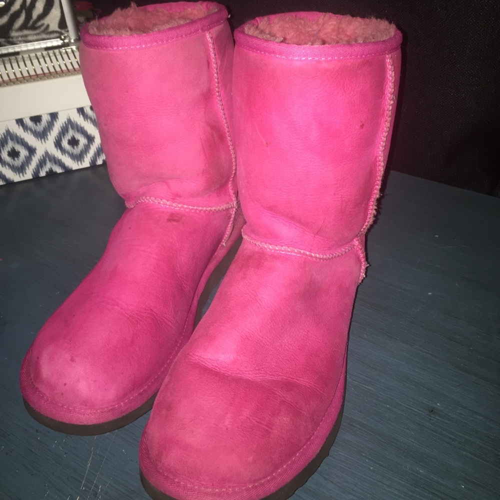 black and pink ugg boots