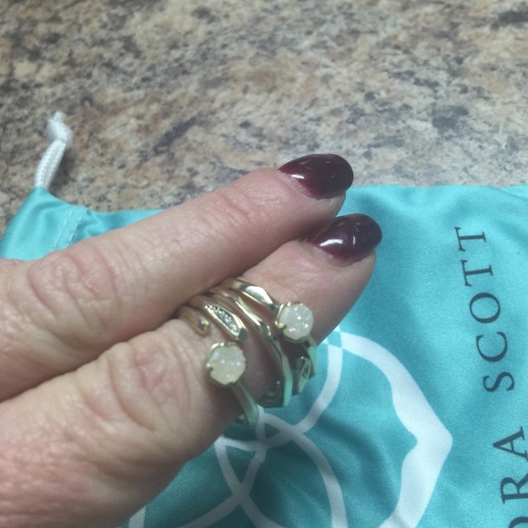 Kendra Scott Ring set in Gold - Picture 1 of 3