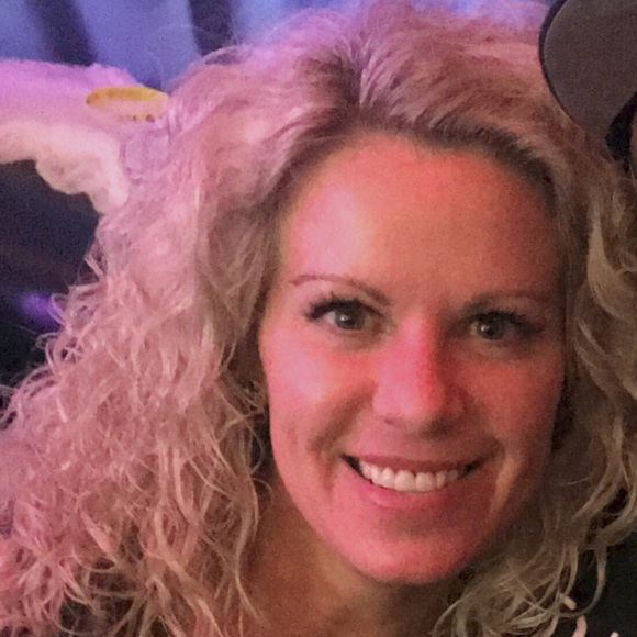 Meet your Posher, Desiree - Picture 3 of 5