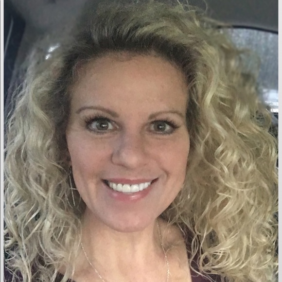 Meet your Posher, Desiree - Picture 2 of 5