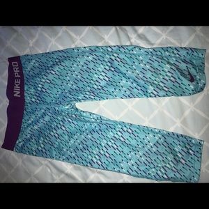 Nike Pro capris