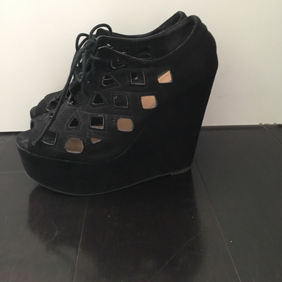 SOLD❌ Black Wedges - Picture 2 of 4