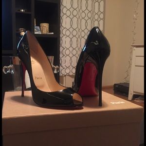 SOLD!!! patent leather Christian Louboutin Pumps