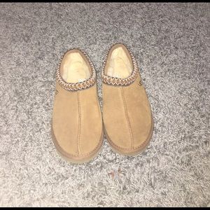 NEW UGG MOCCASINS